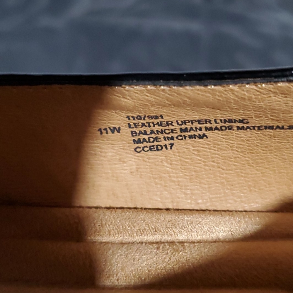 Shoe - Picture 3 of 4